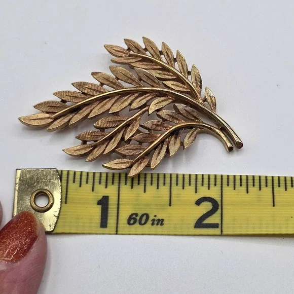 Trifari Gold Leaf Branch‎ Brooch Pin Vintage Estate Jewelry Elegant Accessory
